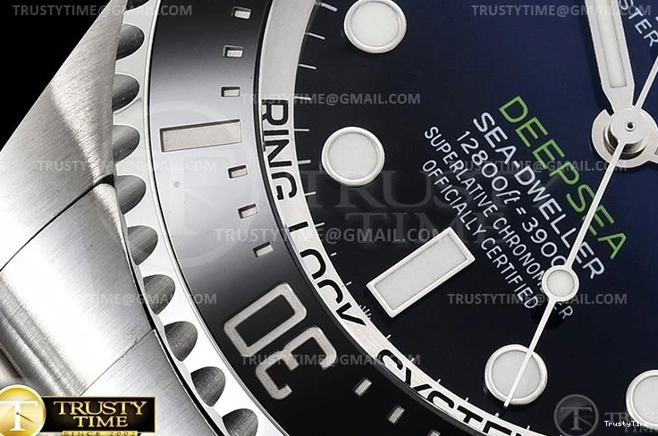 1114 ROLSD097A – Deep Sea Dweller Packable 1017